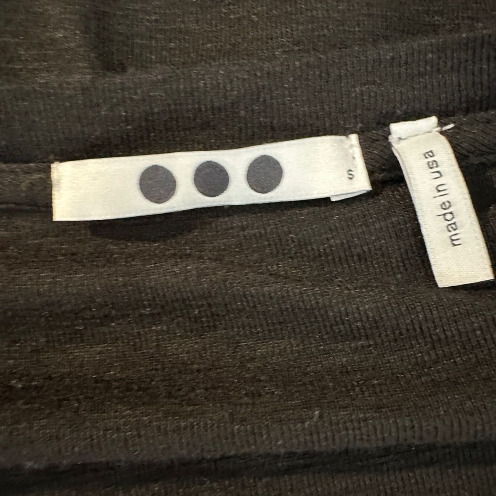 Three Dots Cap Sleeve V-Neck Basic Tee Size Small - image 6